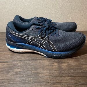 Great condition ASICS GT-2000!